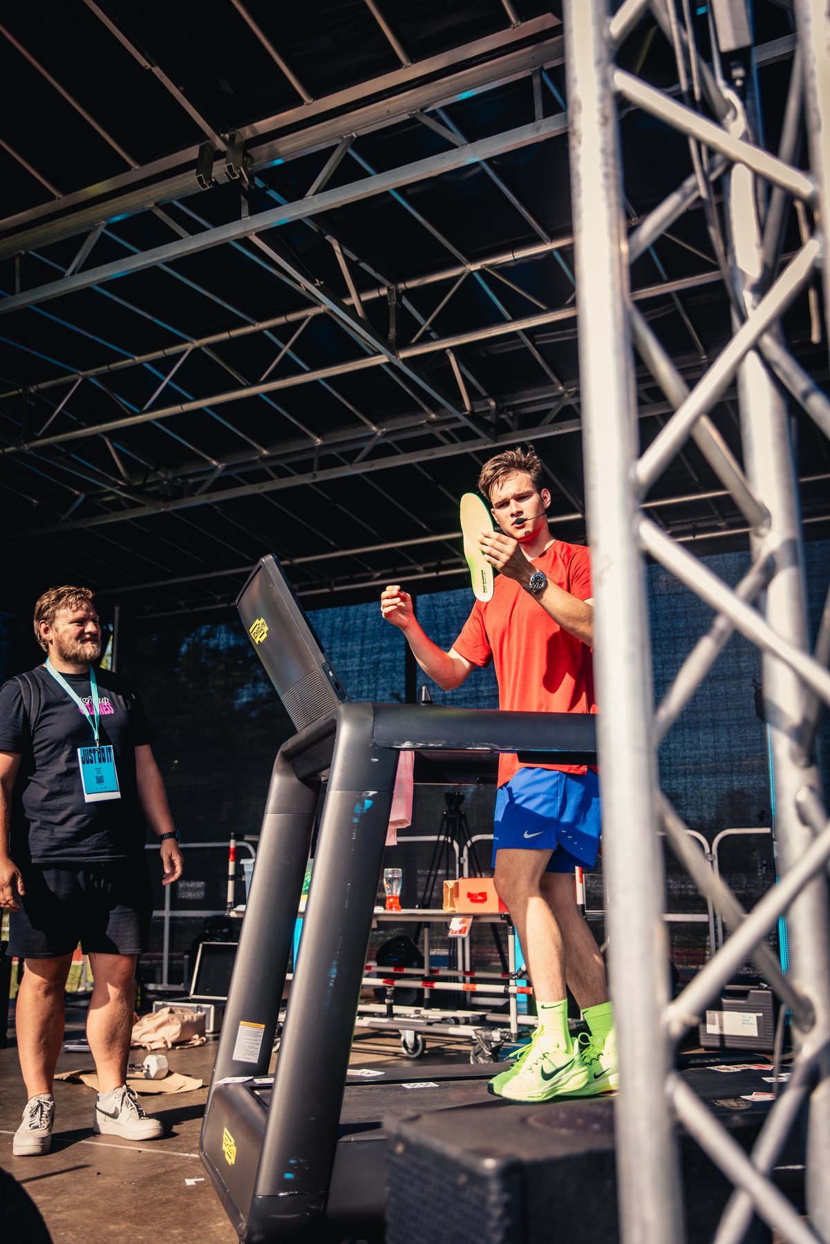 Jonas De Bruyn revealing a customized NIKE product illusion on stage
