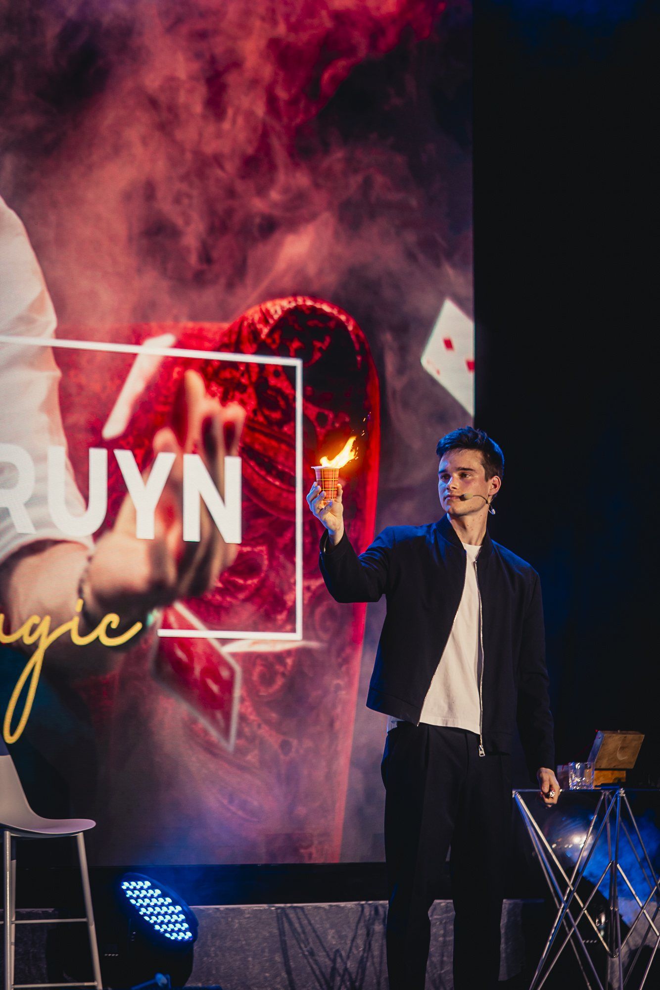 Jonas De Bruyn performing on the Nerdland Festival stage