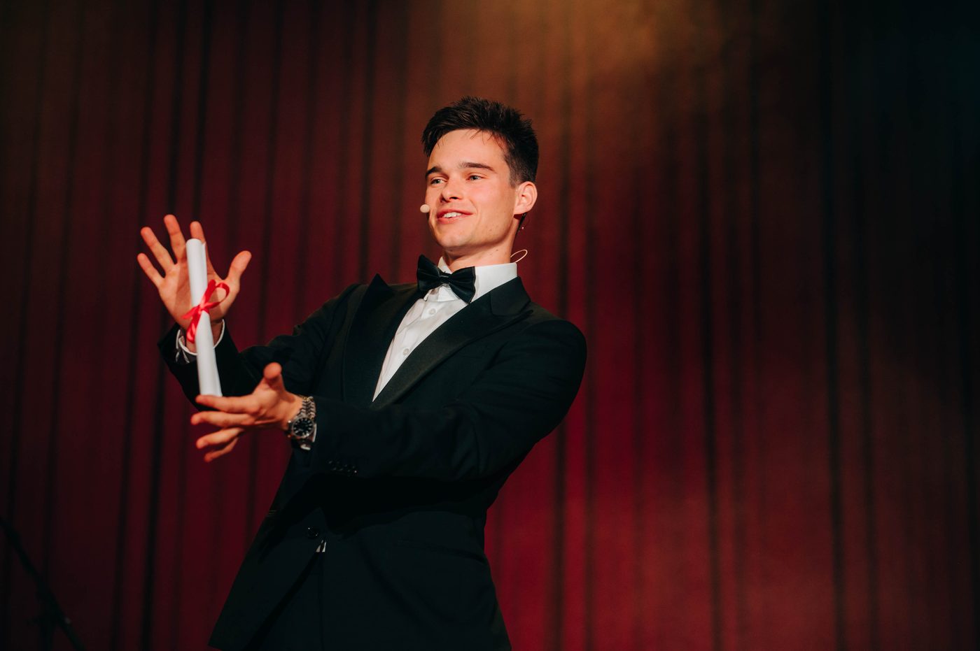 Jonas De Bruyn on stage in black tie