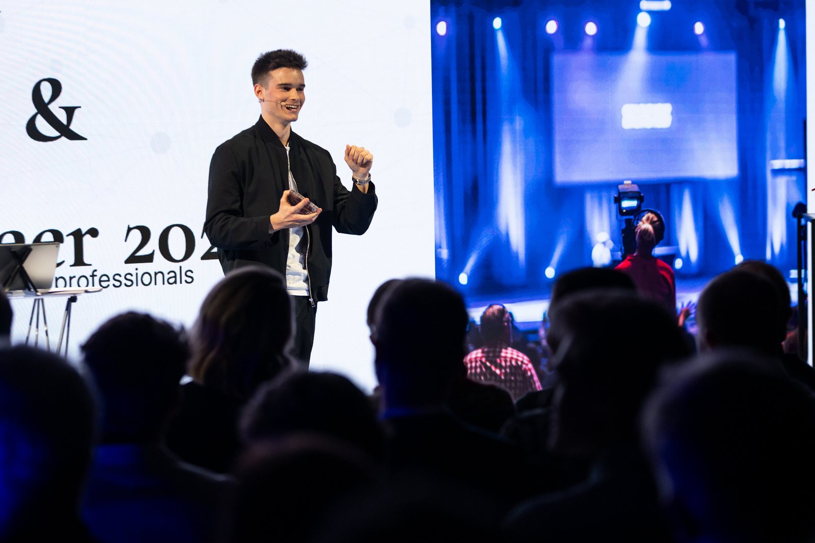 Jonas De Bruyn on stage at a conference