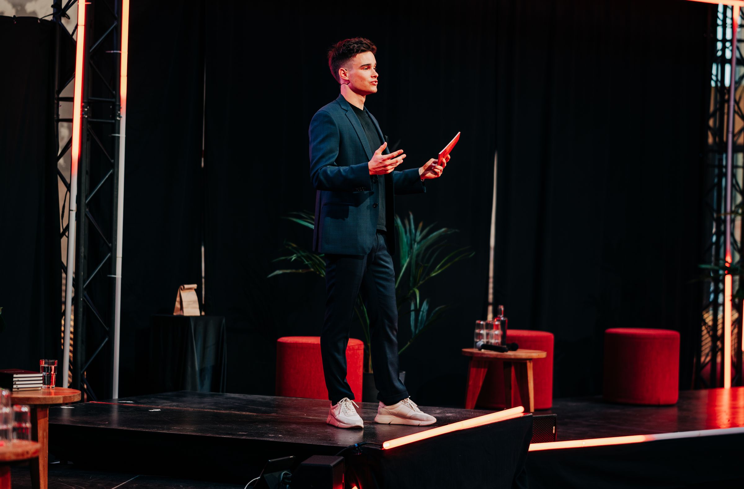 Jonas De Bruyn on stage during a live question and answer session