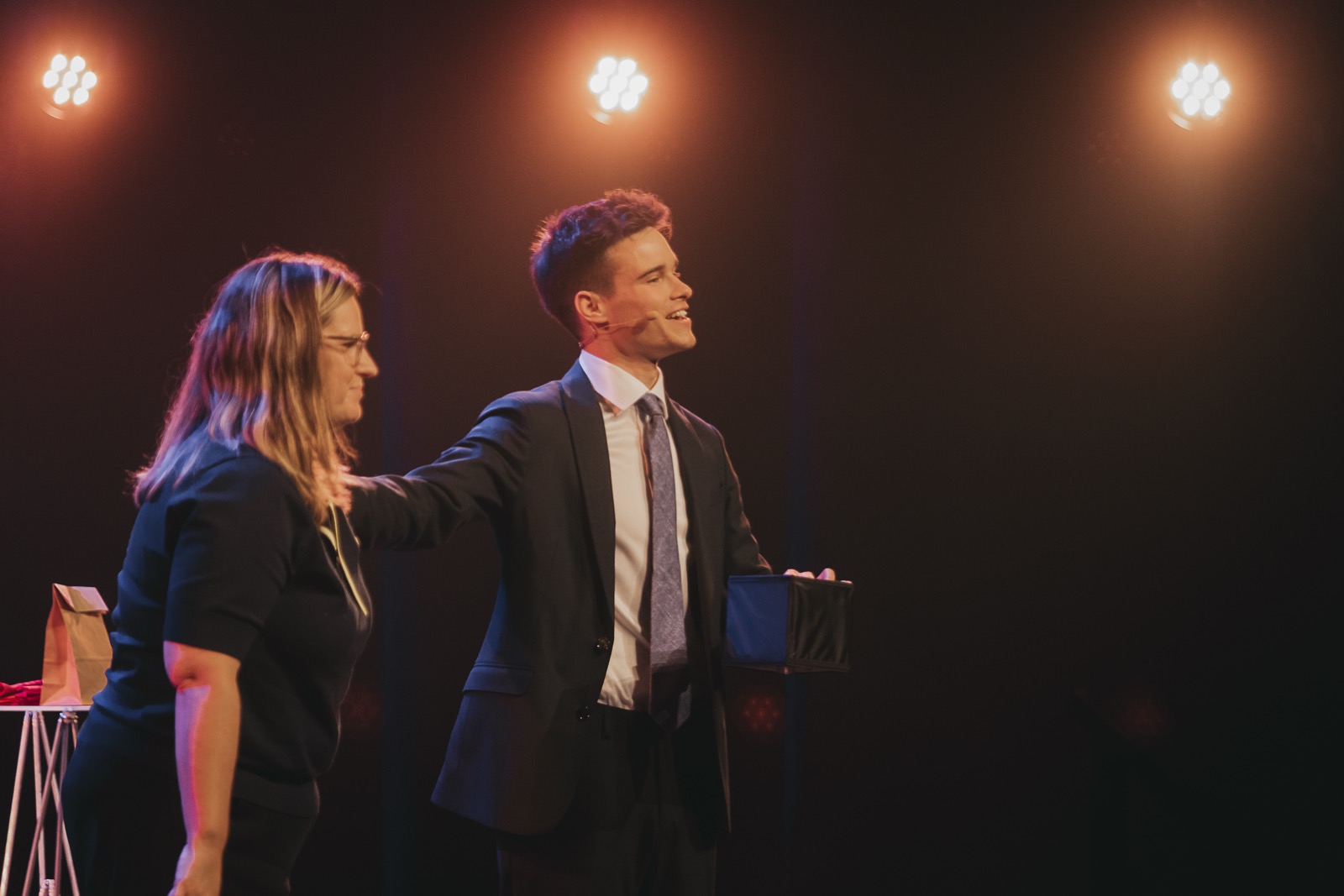 Jonas De Bruyn confidently engaging a team member on stage